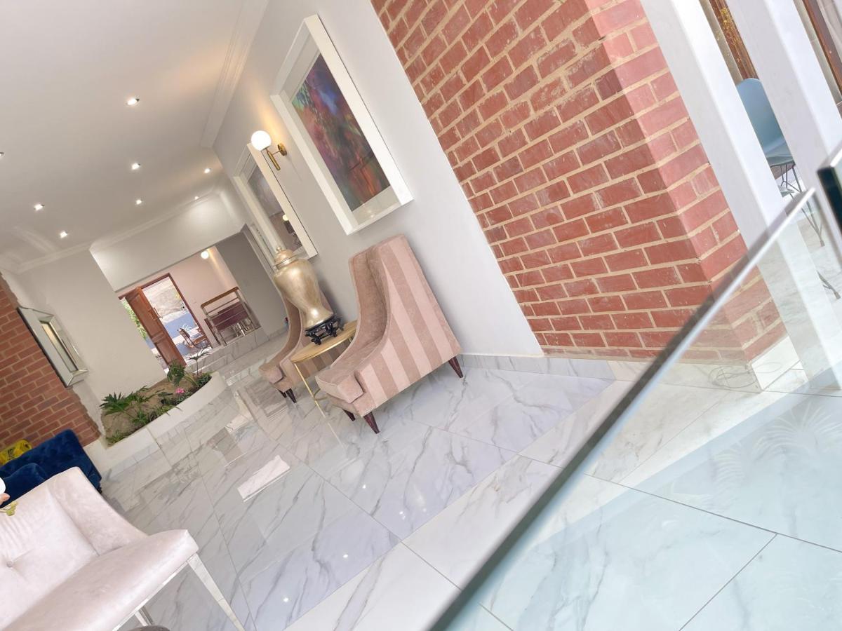 Amoris Guest House-Randburg Йоханнесбург Экстерьер фото