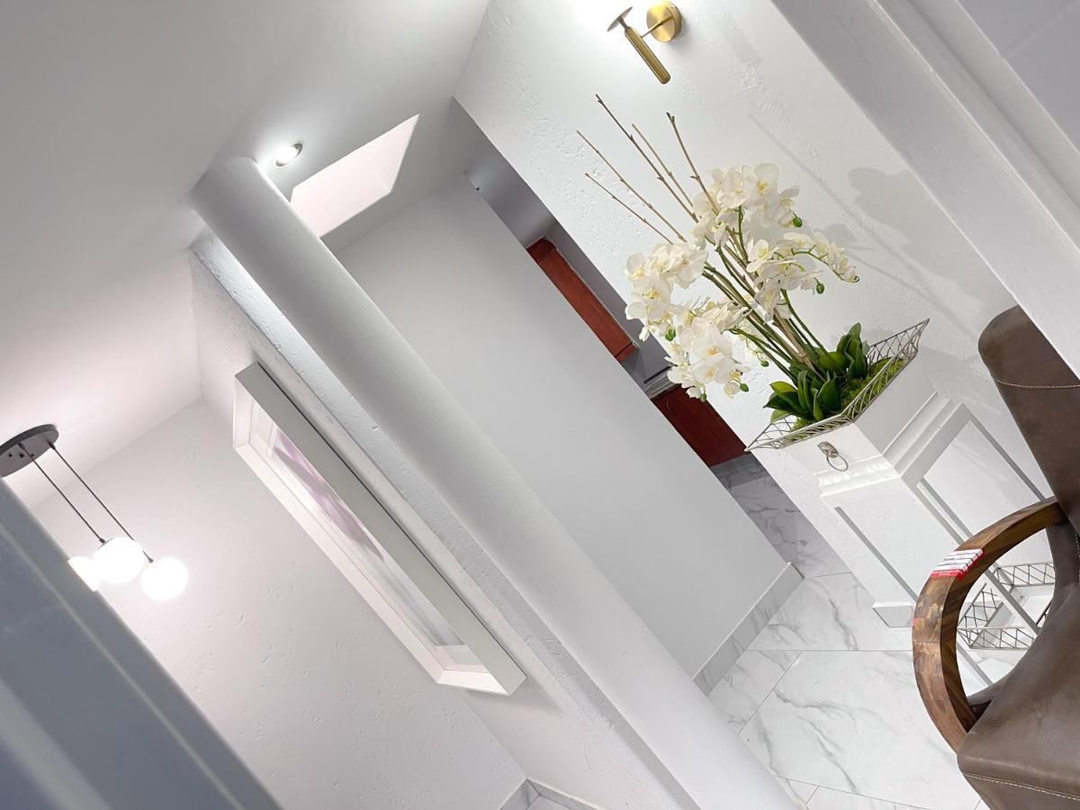 Amoris Guest House-Randburg Йоханнесбург Экстерьер фото