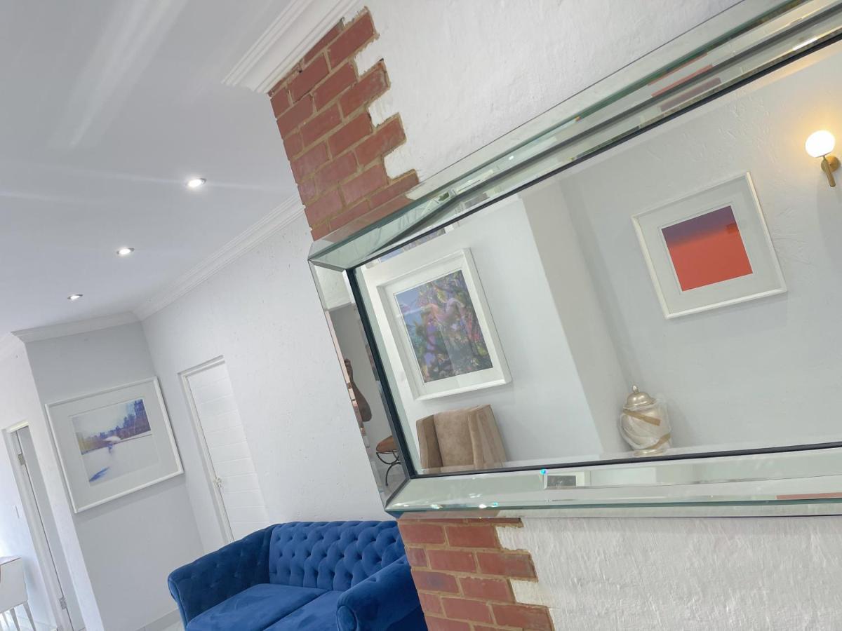 Amoris Guest House-Randburg Йоханнесбург Экстерьер фото
