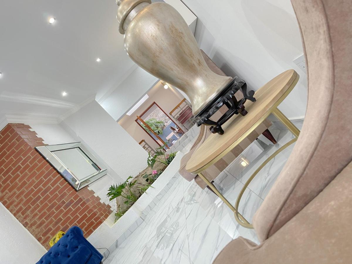 Amoris Guest House-Randburg Йоханнесбург Экстерьер фото